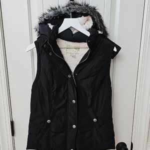 GreenTea Black Vest with Faux Fur Hood sz Sm